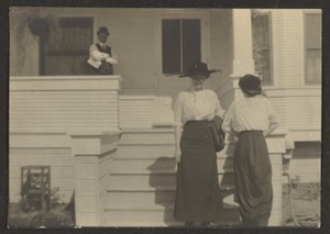 [Figuren op veranda]. door Louis Fleckenstein