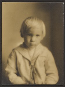 [Jongen met vlasblond haar]