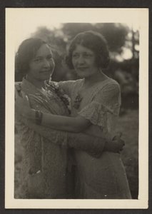 [Fleckenstein Sisters]. door Louis Fleckenstein