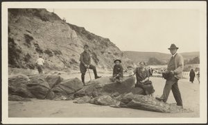 [Fleckenstein met camera en familie aan het strand].