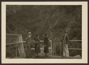 [Groep bij Vista Point]. door Louis Fleckenstein