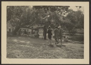 [Groep in Park]. door Louis Fleckenstein