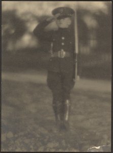 [Jongetje in Uniform].
