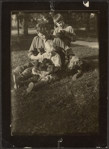 [Man met kinderen en puppy