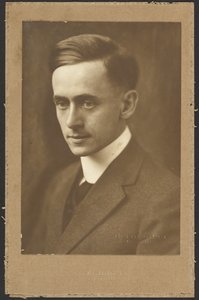 [Portret van een man met hoge kraag].