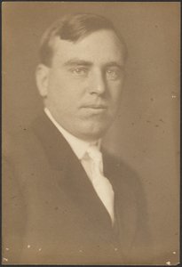[Portret van een man met witte stropdas]. door Louis Fleckenstein