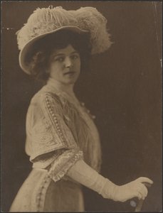 [Portret van een vrouw met paraplu].