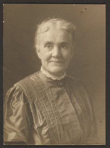 [Portret van een oudere vrouw met kanten kraag]. door Louis Fleckenstein