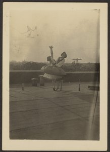 [Twee dansers op het dak].