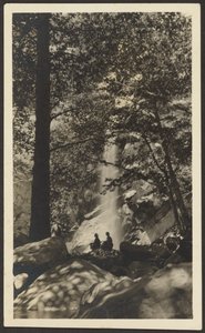 [Twee figuren bij waterval in het bos]. door Louis Fleckenstein