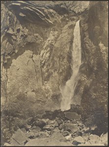 [Waterval in rotsachtig ravijn].