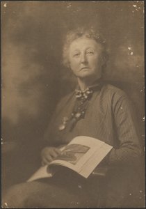 [Woman Holding Magazine]. door Louis Fleckenstein