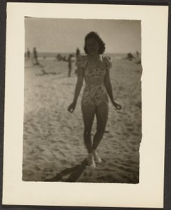 [Vrouw in bikini].