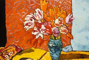 Blauwe vaas, tulpen en draperie