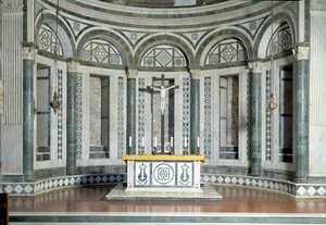 Marmeren apsis en terracotta crucifix door Luca Della Robbia