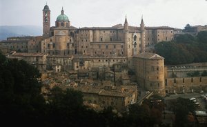 Uitzicht op het hertogelijk paleis van Urbino door Luciano Laurana