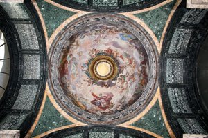 Zicht op de koepel van de Cybo-kapel, fresco gedecoreerd door Luigi Garzi (1638-1721) Rome, Basiliek van Santa Maria del Popolo, Cybo-kapel