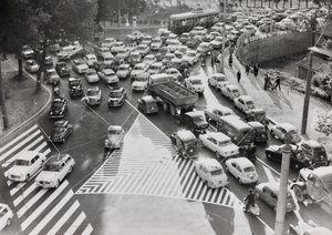 Scène van verkeer in een straat in Rome door Luigi Leoni