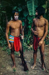 Mannen van de Emberá-stam, een inheems volk aan de rand van een jungle, Panama