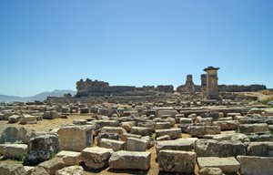 Uitzicht op de opgravingen vanaf de Agora, Xanthos, Turkije door Lycian