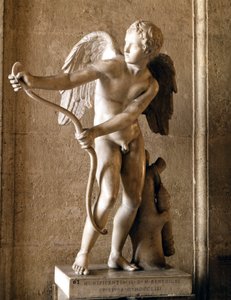 Eros (Cupido) met de boog replica van de Eros van Thespies door Lysippe. Capitol Museum, Rome.