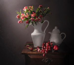 Stemmige bloemen en fruit