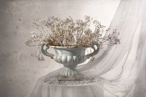 Stilleven met bloemen in shabby chic-stijl door Margareth Perfoncio
