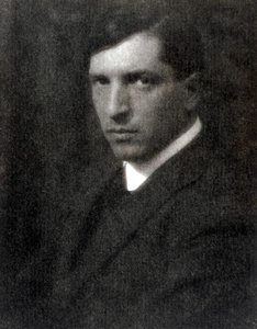 Halflang portret van de schilder Pietro Marussig, 28/11/1923 door Mario Castagneri