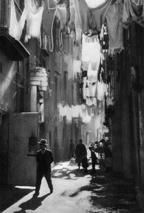 Smal straatje in Napels, Italië, 1937