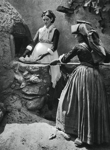 Vrouwen bij de oven, Sardinië, Italië