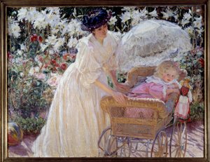 Roos en lelie Een moeder en haar kleine dochter in een kinderwagen in een bloementuin
