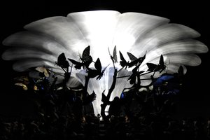 The Garden of Unearthly Delights, 2009 (staal, aluminium, gips, hars, LED-verlichting, motor)