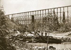 Falling Water Bridge, Nashville en Chattanooga Railroad, 1861-65 door Mathew B. Brady
