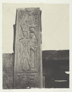 Paleis van Karnak, Pilaar voor het granieten heiligdom; Thebe door Maxime Du Camp