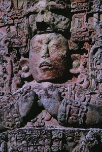 Stele in Grand Plaza (detail) door Mayan Mayan