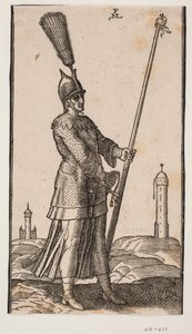 Staande soldaat; naar rechts gedraaid; op zijn hoofd draagt hij een helm met een grote pluim; in zijn linkerhand houdt hij een lans met een vaandel aan de punt; zijn rechterhand rust op het gevest van een zwaard, dat hij aan zijn linkerzijde draagt