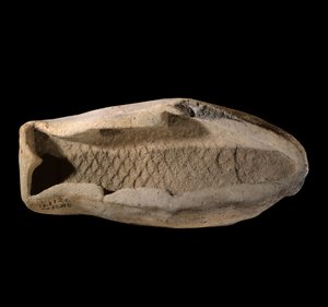 Terracotta mal in de vorm van een vis door Mesopotamian