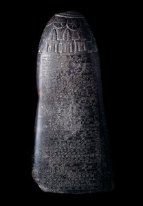 Mesopotamië: kudurru in zwart kalksteen door koning Marduk sapik zari (stele gebruikt als steun voor landdonaties door de Kassitische heersers van Babylon)