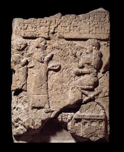 Mesopotamië: kalkstenen reliëf van schrijvers die de buit opnemen tijdens de plundering van Musasir. uit het paleis van Sargon II in Khorsabad. 710 v.Chr. door Mesopotamian Mesopotamian