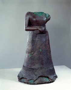 Elamitische beschaving: bronzen standbeeld van koningin Napir Asu met elamitische inscriptie door Middle Elamite Period
