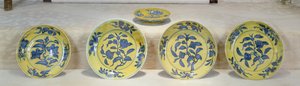 Gele schotels beschilderd in onderglazuur blauw, Ming-dynastie (keramiek)
