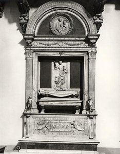 Monument voor Graaf Ugo (gest.1001) Markgraaf van Toscane door Mino da Fiesole