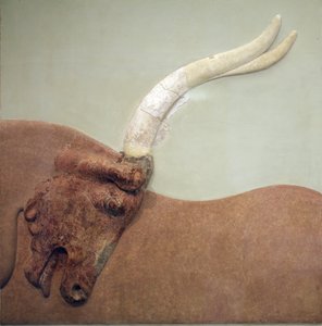 Minoïsche kunst. Fragment van een pleisterreliëffresco dat een gejaagde stier toont. Van het Minoïsche paleis in Knossos. 1600 - 1450 v.Chr. Archeologisch museum, Heraklion, Kreta