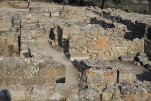 Minoïsche archeologische site van Phaistos. Uitzicht over het Noordoostelijke Complex. Complex van vier kamers direct grenzend aan het oude paleis. Deze kamers werden gebruikt om waardevolle rituele vaten op te slaan. De beroemde 