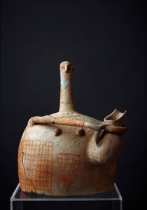 Minoïsche beschaving: terracotta beeld van vrouwelijke godheid (moedergodin?) uit Myrtos. 2300 v.Chr. Dim. 21,1 cm Kreta, museum van Agios Nikolaos (Sint-Nikolaas)