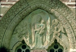 Madonna en Kind, raamdetail van de kerk, gebouwd 1413-17 door Morava School