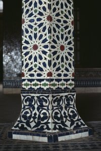 Kasbah van Thamiel glaoui, zellij-tegelwerk, detail (keramiek) door Moroccan School