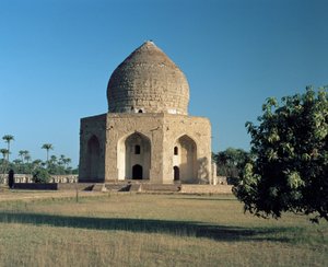 Uitzicht op het mausoleum van Asif Khan in Shahdara Bagh