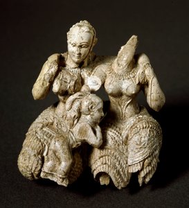 Myceense kunst: ivoren idool bestaande uit twee godheden en een kind - 1500 v.Chr.