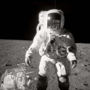 Apollo 12 - NASA door NASA Images